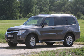 Pajero (06-18)