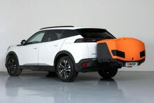 TowBox Black - Orange op auto