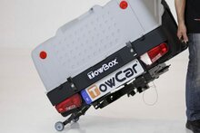 TowBox V1 - Trekhaakkoffer - grijs gekanteld