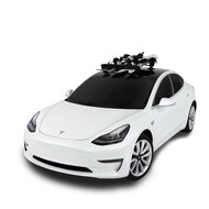 Seasucker Ski Rack op Tesla vooraanzicht