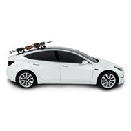 Seasucker Ski Rack op Tesla zijaanzicht